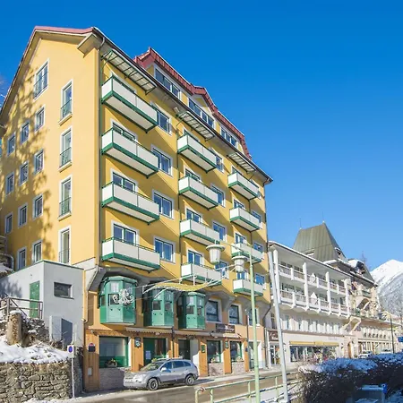 Graceful With Balcony Apartment